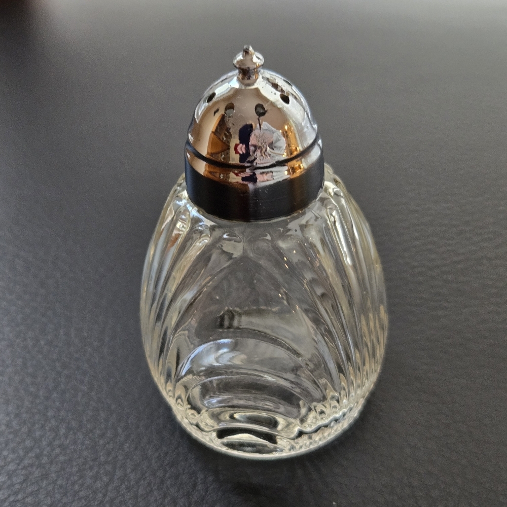 CAMBRIDGE "Caprice" Clear Glass Salt Shaker with Silvertone Metal Top